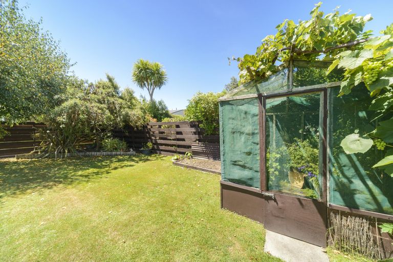 Photo of property in 77 Wikiriwhi Crescent, Awapuni, Palmerston North, 4412