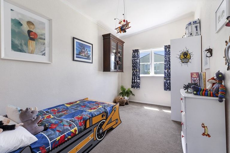 Photo of property in 13 Nevay Road, Miramar, Wellington, 6022