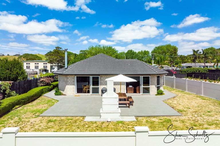 Photo of property in 18 Pahi Road, Paparoa, 0571