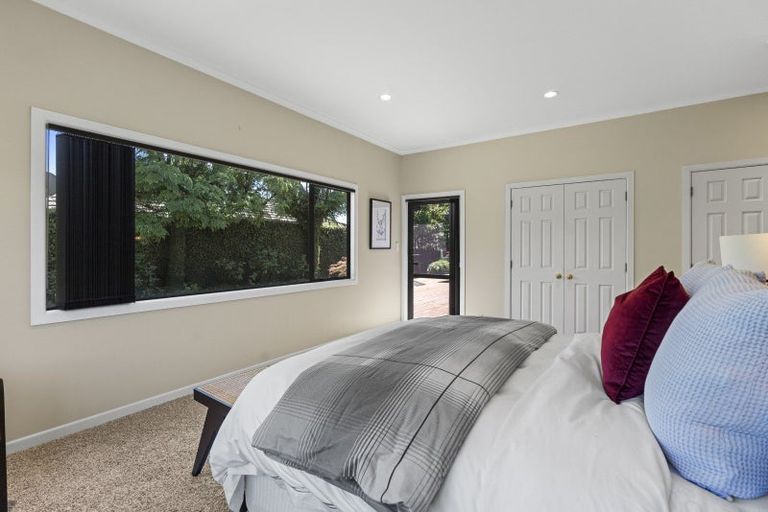 Photo of property in 92 Govett Avenue, Frankleigh Park, New Plymouth, 4310