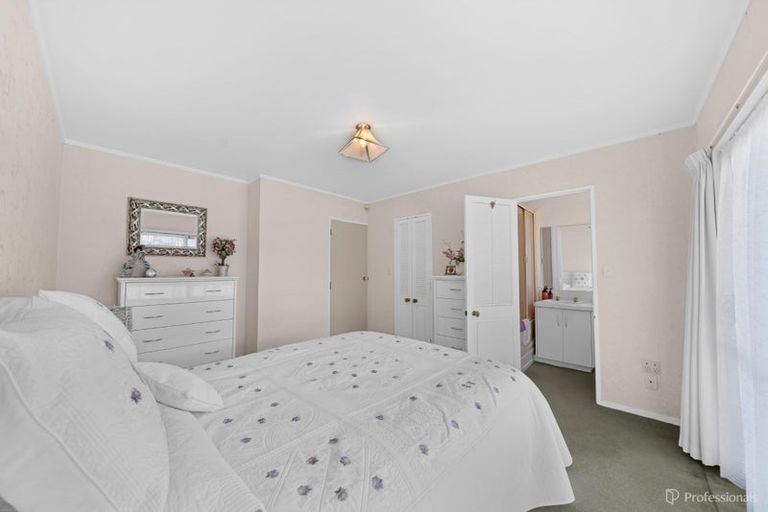 Photo of property in 6 Mahon Place, Papatoetoe, Auckland, 2025