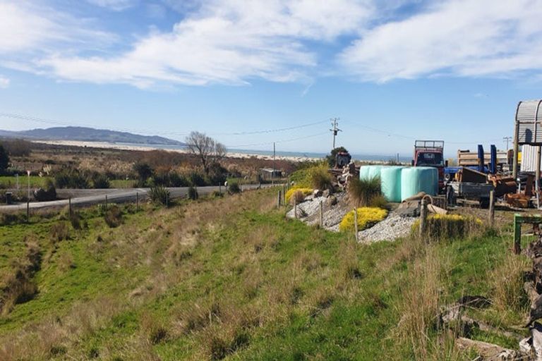 Photo of property in 1210 Kaka Point Road, Kaka Point, 9271