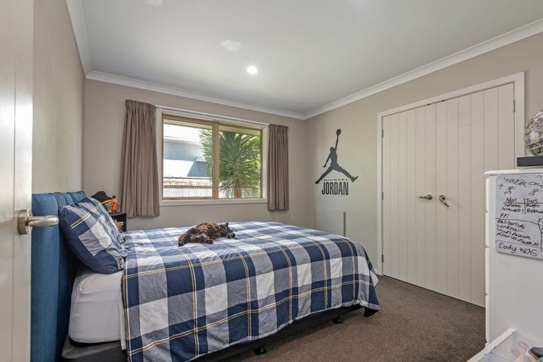 Photo of property in 5 Galea Grove, Kelvin Grove, Palmerston North, 4414