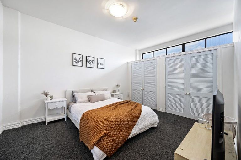 Photo of property in Endeavour Apartments, 11/125 Thorndon Quay, Pipitea, Wellington, 6011