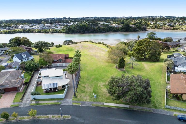 Photo of property in 37 Riverside Drive, Waiuku, 2123