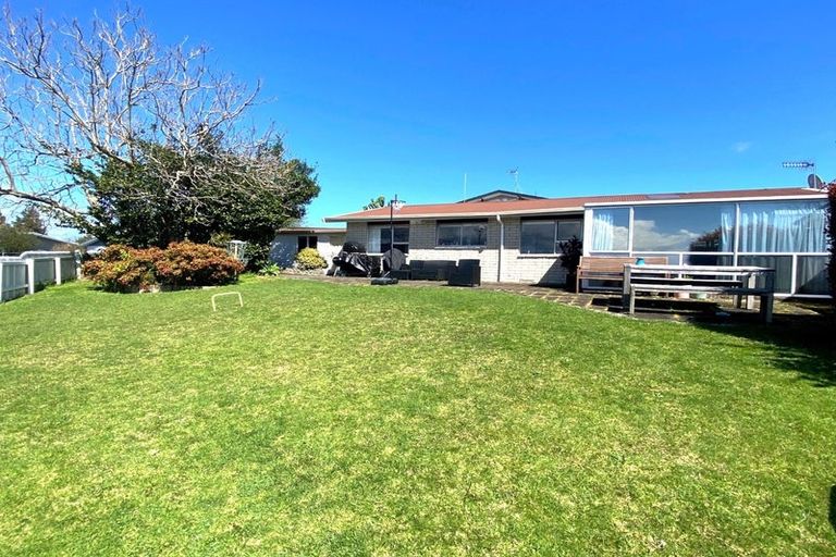Photo of property in 132 Kingswood Road, Brookfield, Tauranga, 3110