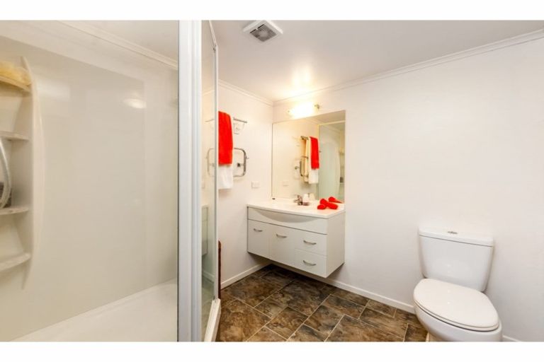 Photo of property in 72 La Rosa Street, Green Bay, Auckland, 0604