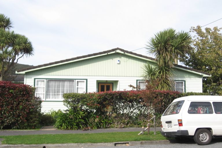 Photo of property in 32 Hall Crescent, Epuni, Lower Hutt, 5011