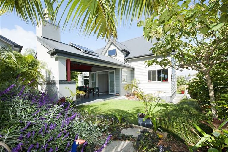 Photo of property in 11 Chapel Street, Russell, 0202