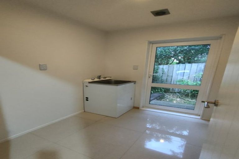 Photo of property in 6b Gossamer Drive, Pakuranga Heights, Auckland, 2010