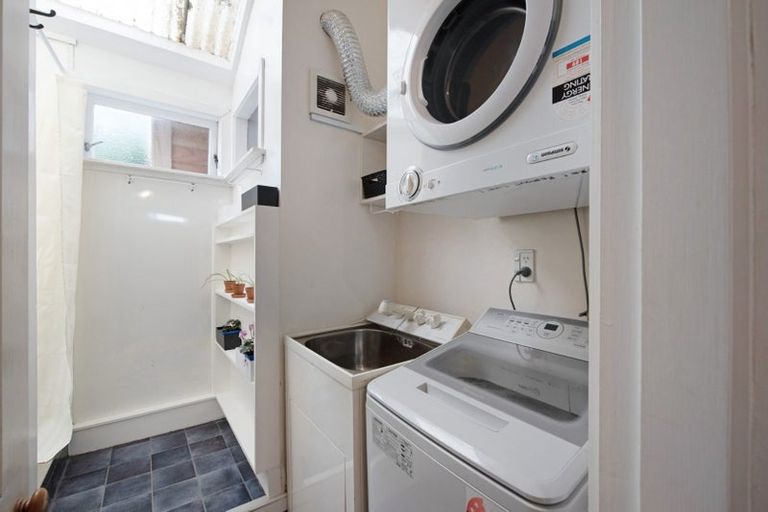 Photo of property in 15a Mortimer Terrace, Aro Valley, Wellington, 6021