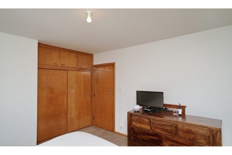 Photo of property in 80 Avonhead Road, Avonhead, Christchurch, 8042