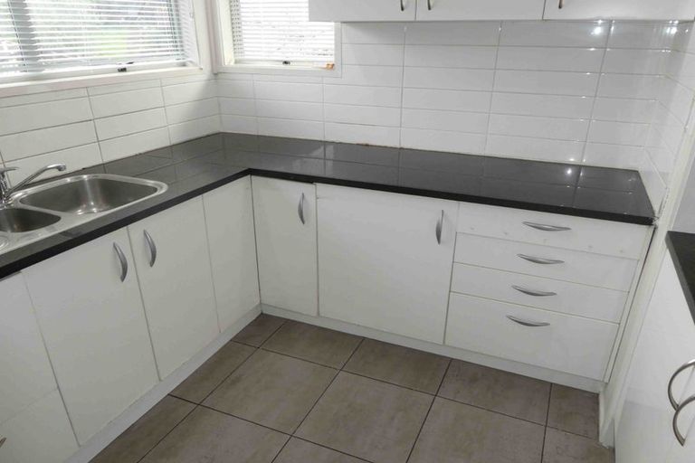 Photo of property in 35 Zita Maria Drive, Massey, Auckland, 0614