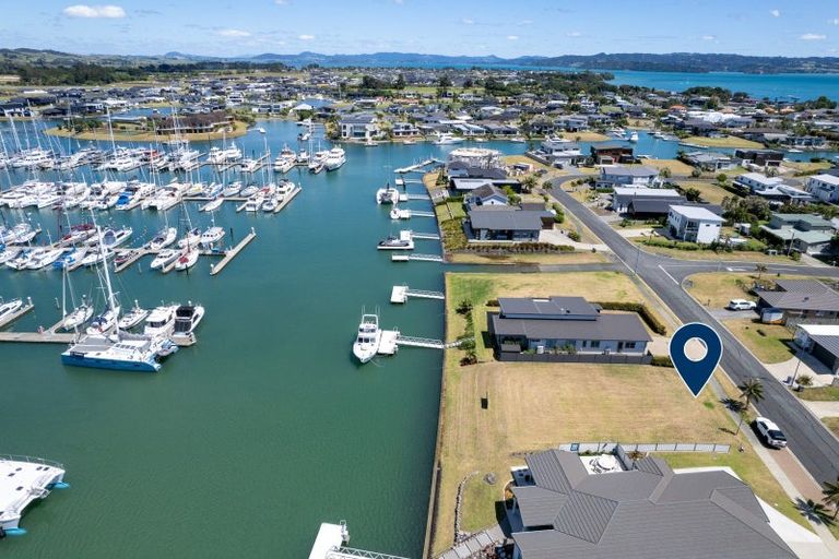 Photo of property in 16 Finch Street, One Tree Point, 0118