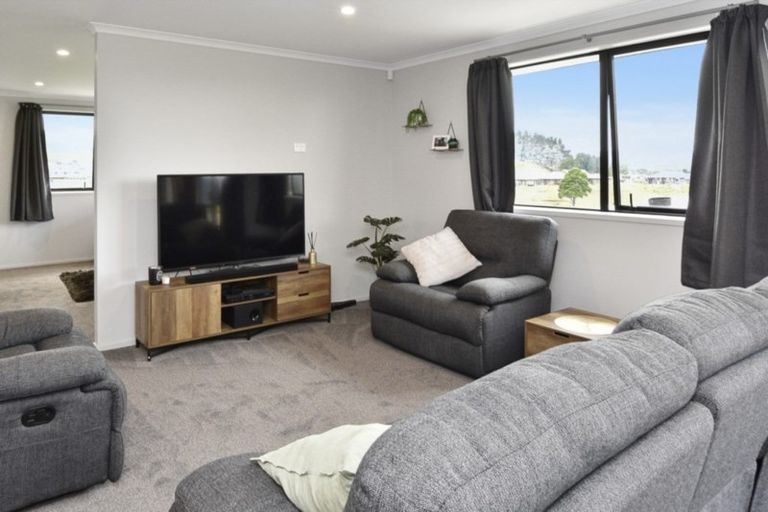 Photo of property in 49 Te Ara Aukati Terrace, Pokeno, 2471