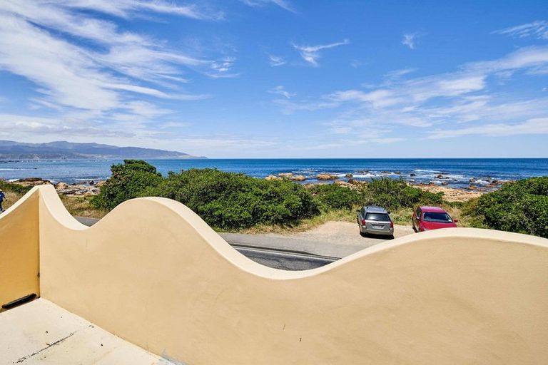 Photo of property in 164 The Esplanade, Houghton Bay, Wellington, 6023