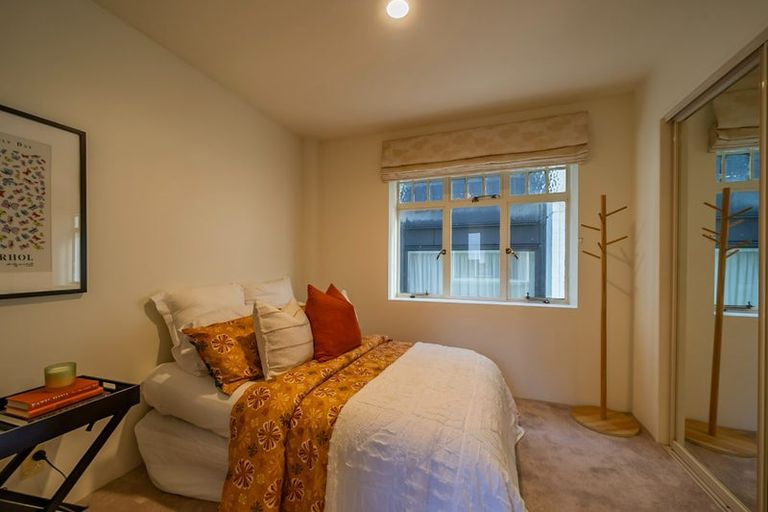 Photo of property in 4/154 Oriental Parade, Oriental Bay, Wellington, 6011