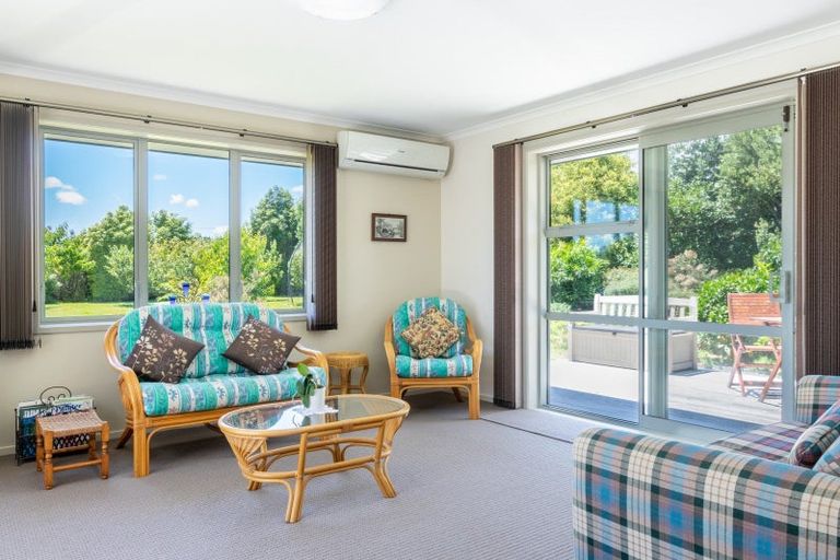 Photo of property in 33 Ketemaringi Way, Manakau, Levin, 5573