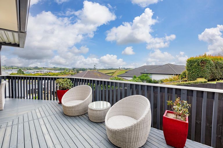 Photo of property in 24 Tokerau Crescent, Pukekohe, 2120