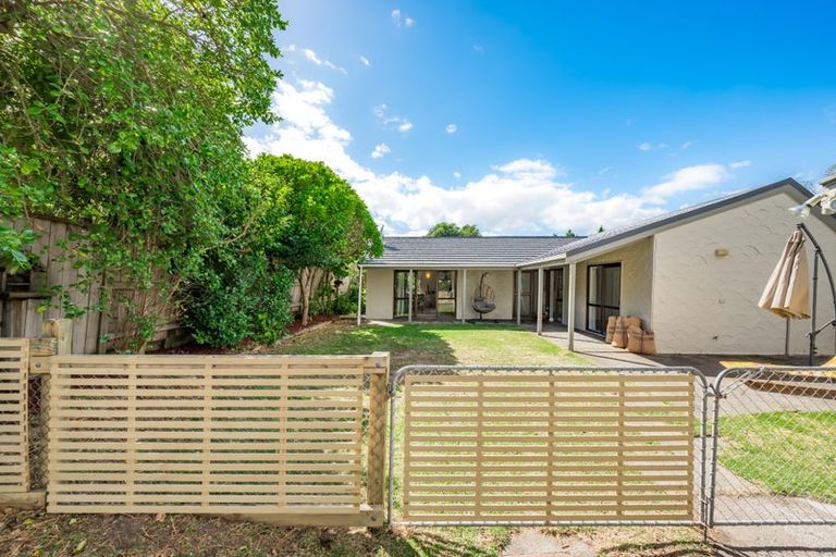 Photo of property in 24 Island View Terrace, Waikanae Beach, Waikanae, 5036
