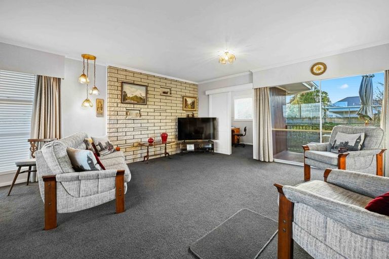 Photo of property in 17 Callard Place, Riverlea, Hamilton, 3216