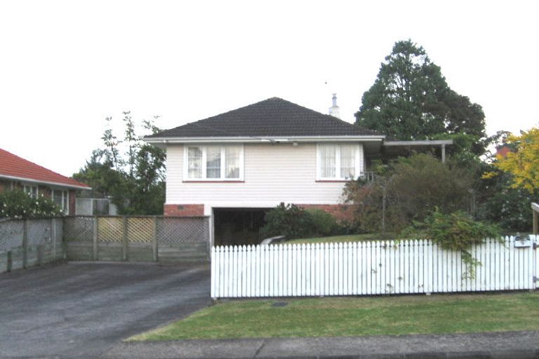 Photo of property in 9 Ayrton Street, Te Atatu South, Auckland, 0610
