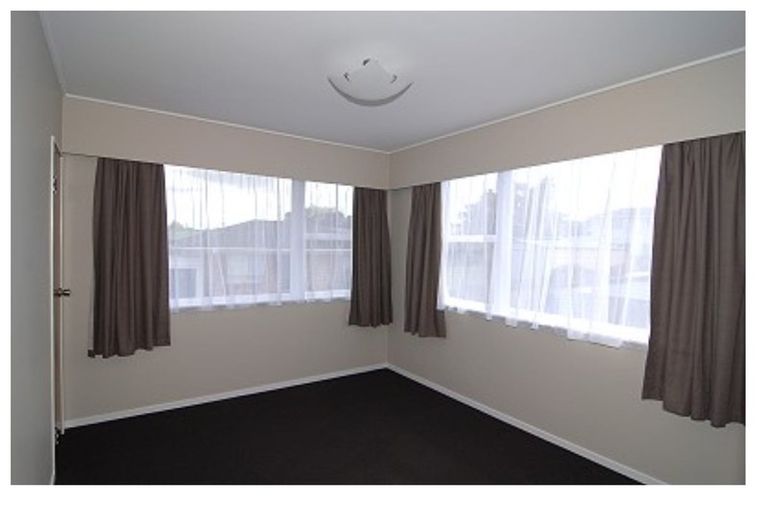 Photo of property in 2/210 Sunnynook Road, Totara Vale, Auckland, 0627