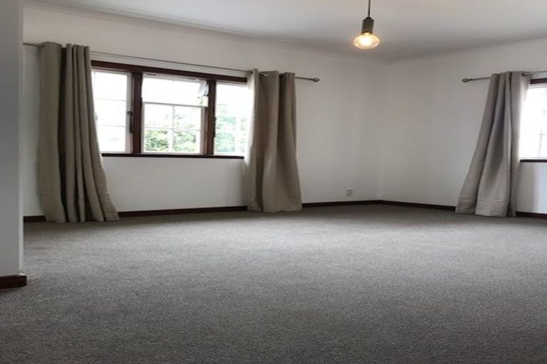 Photo of property in 6 Wayside, Miramar, Wellington, 6022