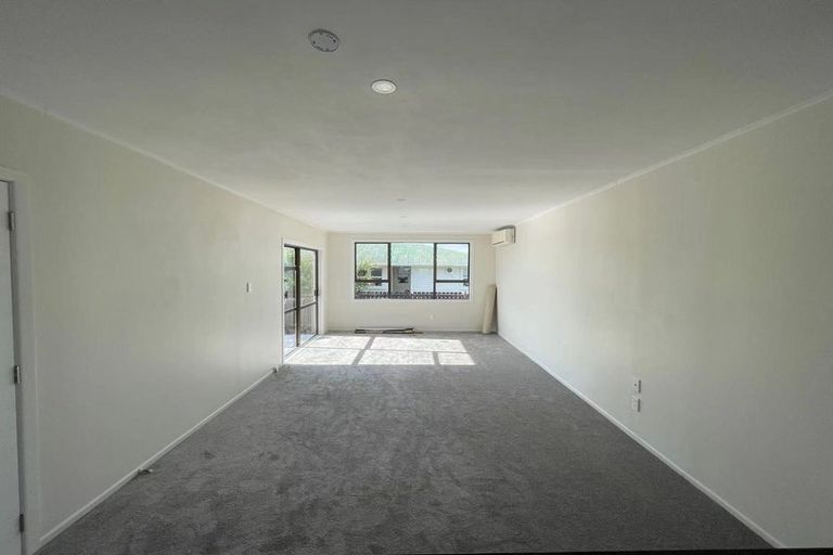 Photo of property in 128 Cobham Crescent, Kelston, Auckland, 0602