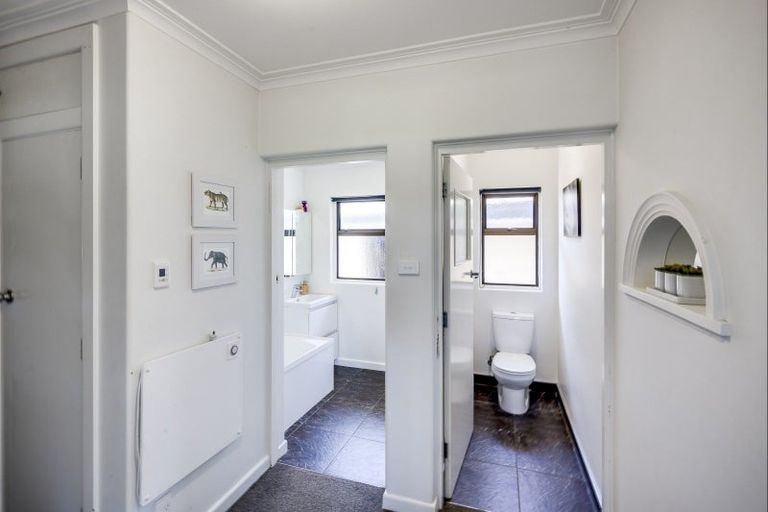 Photo of property in 28 Chester Street, Taradale, Napier, 4112