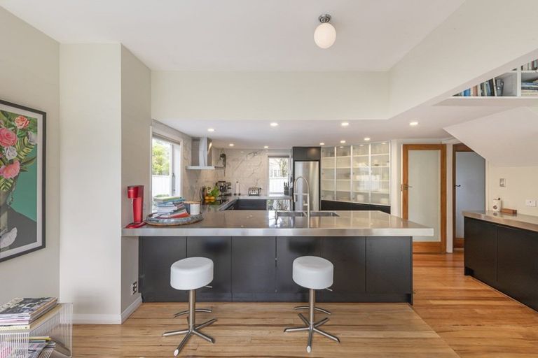 Photo of property in 130 Karori Road, Karori, Wellington, 6012