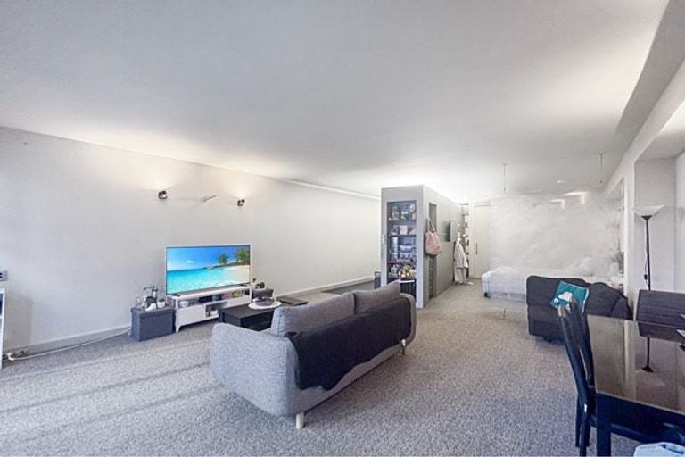Photo of property in Gerondis Bldg Apartments, 305/60 Willis Street, Wellington Central, Wellington, 6011