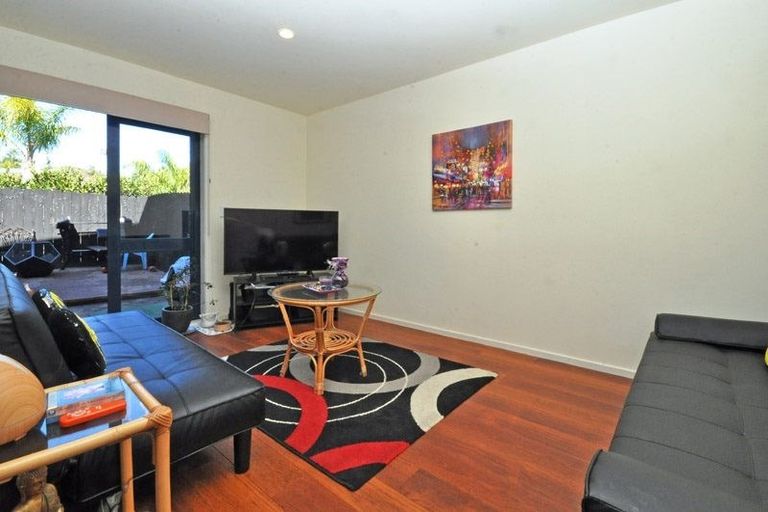 Photo of property in 9/70 Fernhill Way, Oteha, Auckland, 0632