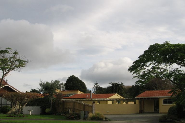 Photo of property in 33-35 Rosebank Grove, Waikanae, 5036