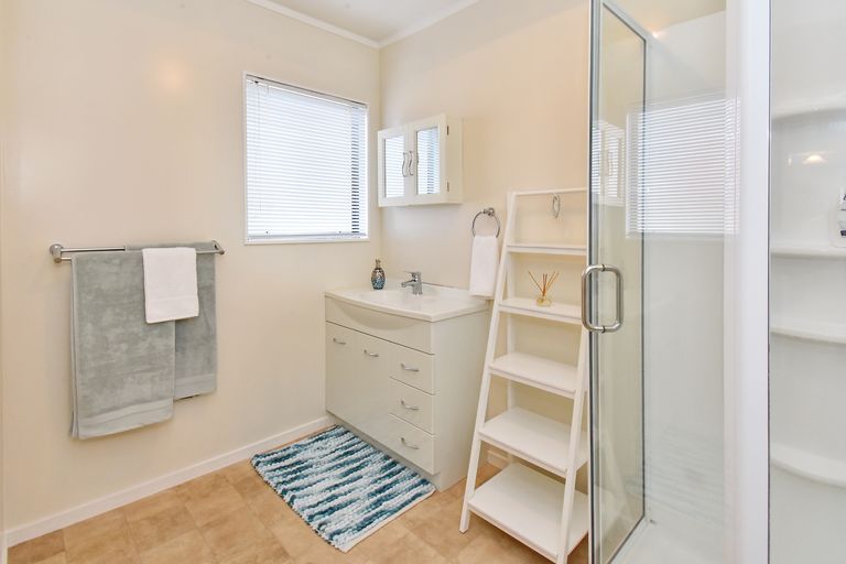 Photo of property in 2/10 Carnoustie Drive, Wattle Downs, Auckland, 2103