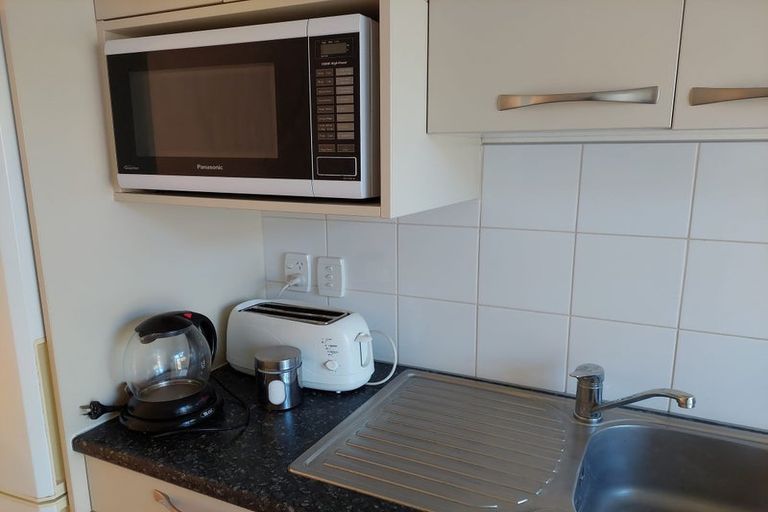 Photo of property in 9/18 Parr Terrace, Castor Bay, Auckland, 0620