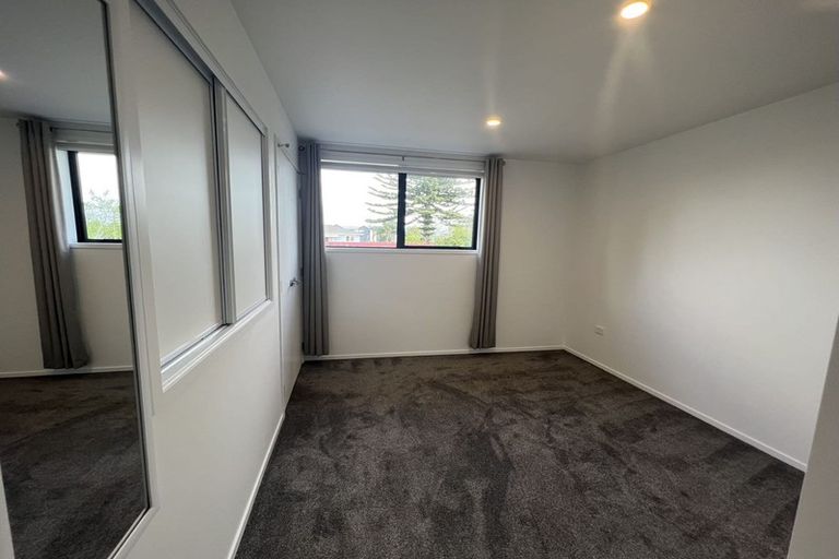 Photo of property in 4/10 Yeovil Road, Te Atatu Peninsula, Auckland, 0610