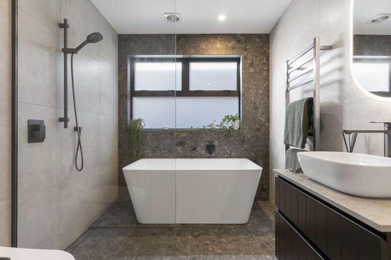 Photo of property in 39a Hyde Road, Rothesay Bay, Auckland, 0630