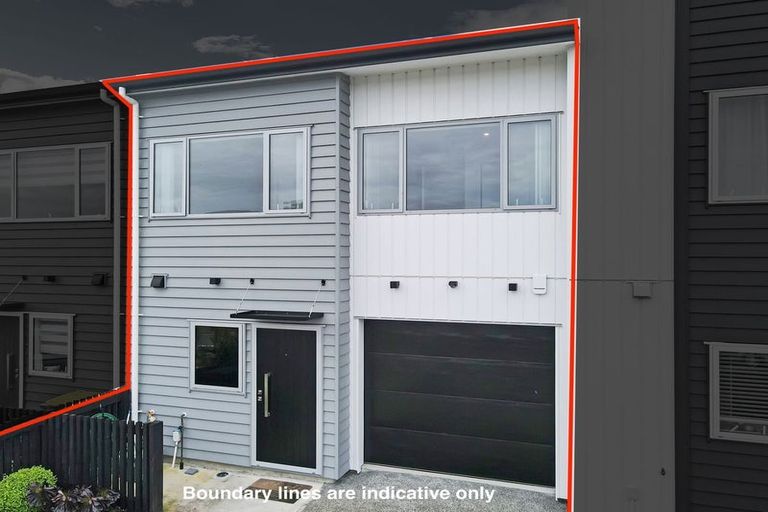 Photo of property in 70 Paretaiuru Crescent, Papakura, 2110