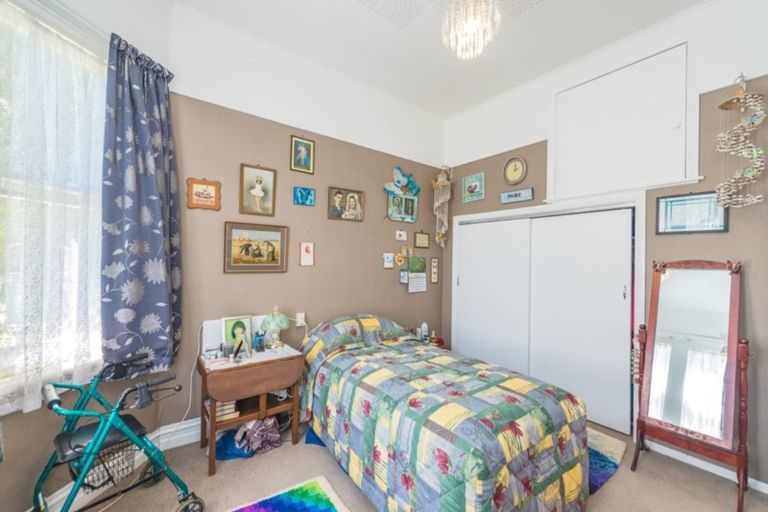 Photo of property in 21 Weraroa Road, Waverley, 4510