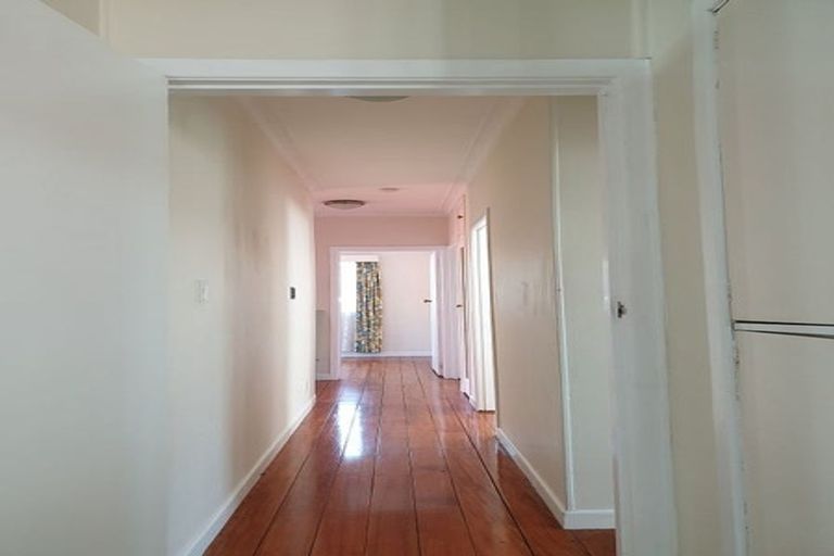 Photo of property in 1/16 Taharoto Road, Takapuna, Auckland, 0622