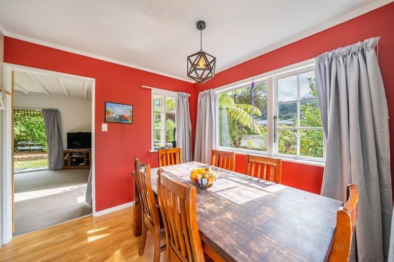 Photo of property in 11 Forest Road, Pinehaven, Upper Hutt, 5019