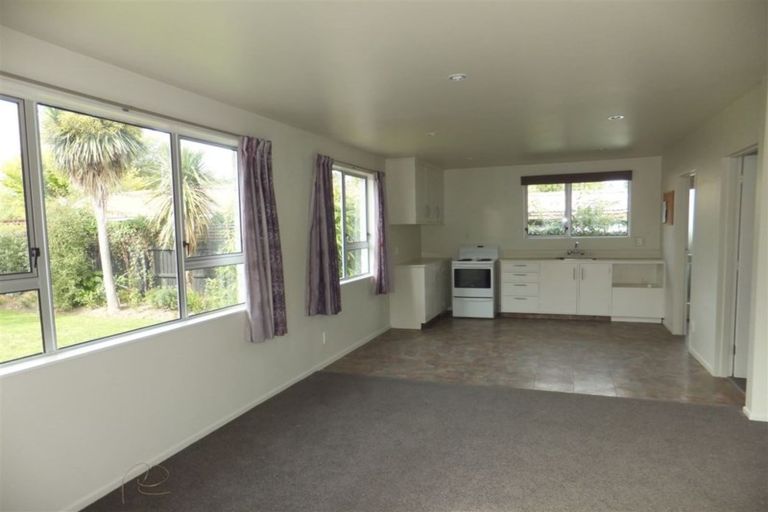 Photo of property in 2/64 Crofton Road, Harewood, Christchurch, 8051