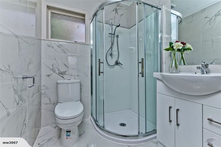 Photo of property in 2/13a Evelyn Place, Hillcrest, Auckland, 0627