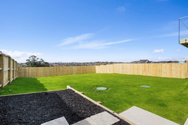 Photo of property in 85b Lake Panorama Drive, Henderson Valley, Auckland, 0614