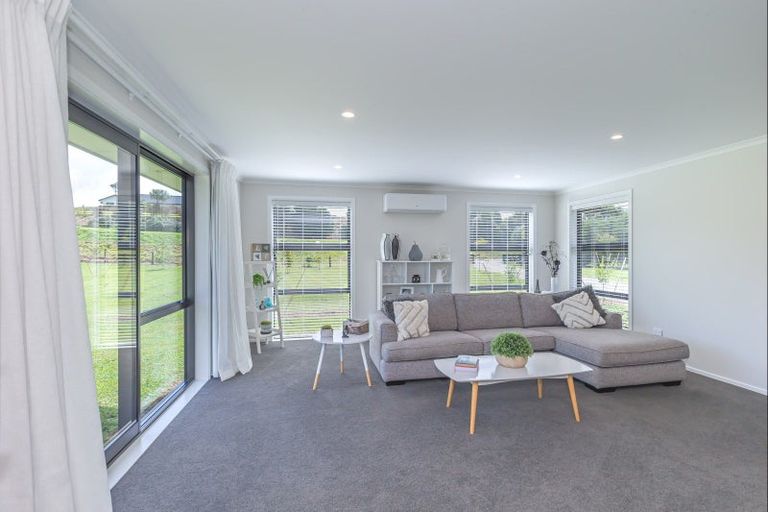 Photo of property in 33 Ohau Terraces, Ohau, 5570