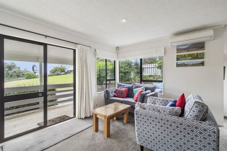 Photo of property in 3 Emery Grove, Bayview, Auckland, 0629