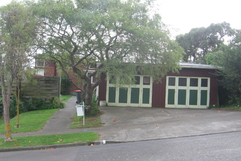 Photo of property in 11 Summit Road, Fairfield, Lower Hutt, 5011