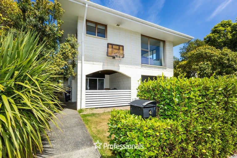Photo of property in 1/4 Parera Grove, Heretaunga, Upper Hutt, 5018