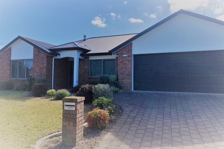 Photo of property in 4 Greenough Place, Rototuna, Hamilton, 3210